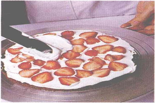 烘焙入门烘焙食谱之蛋糕装饰步骤：制作步骤6