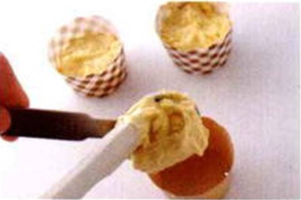 烘焙入门烘焙食谱之灌模制作步骤1