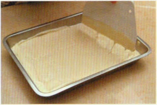 烘焙入门烘焙食谱之花生花纹蛋糕卷糕制作步骤5