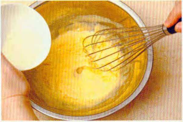 烘焙入门烘焙食谱之基本分蛋蛋糕制作步骤3