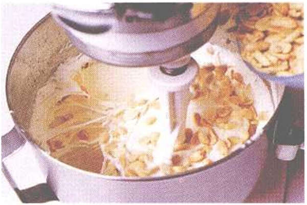 烘焙入门烘焙食谱之牛轧糖制作步骤7